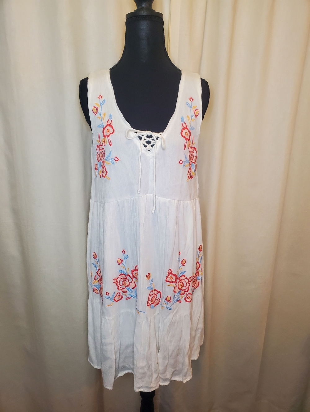 White Sleeveless Lace-Up Floral Embroidered Sundress